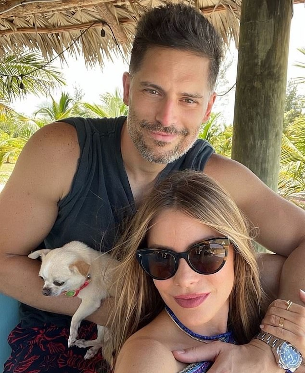 Selfie Sofia Vergara con Joe Manganiello e il loro cane